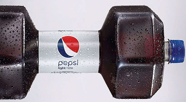 Pepsi cria garrafa em forma de halteres para promover uma vida saudável