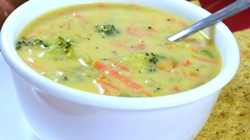 Receita de sopa que regula o intestino, emagrece e controla o colesterol